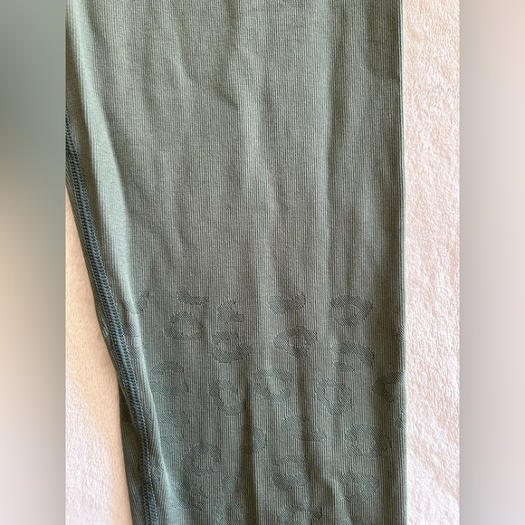 Workout pants worn once, perfect condition - Picture 2 of 3